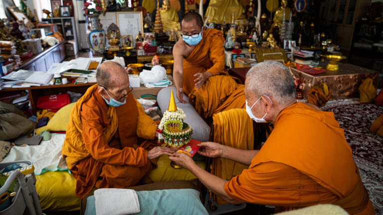 The Thai Sangha Samatca jointly pay respect to Most Venerable Luang Phor Chao Khun on special occasion of Buddhist Lent